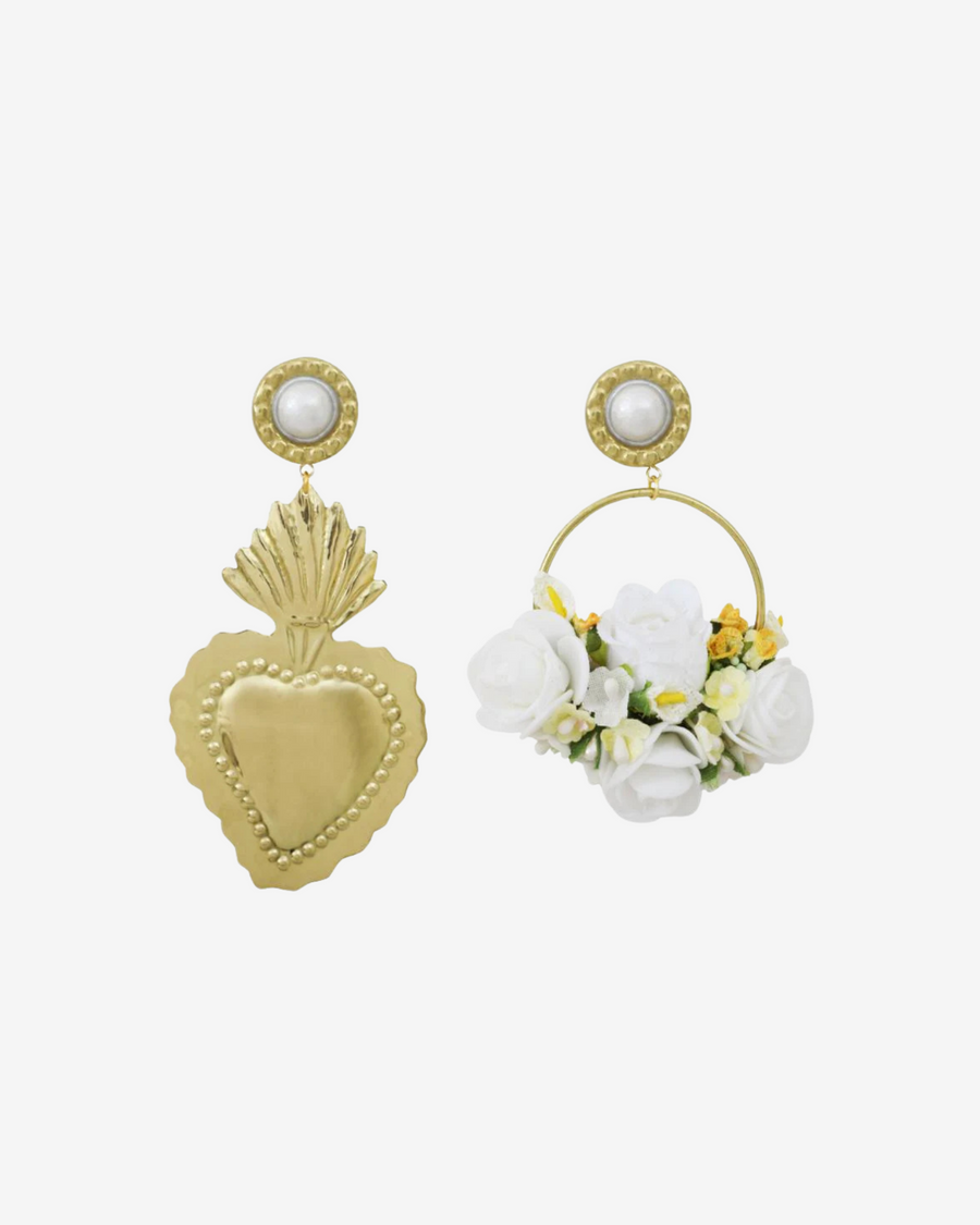 WHITE FLOWERS & GOLD HEART
